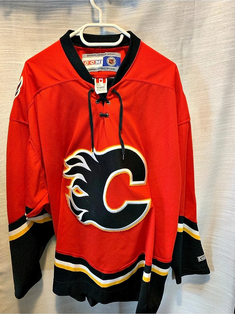 CCM Calgary Flames Vintage CCM NHL Hockey Jersey NHL Hockey Jersey Men's Red &